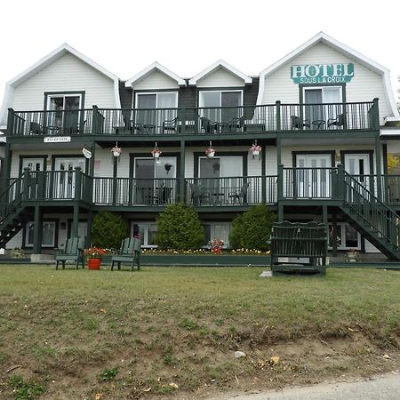 Hotel Sous La Croix 152725 Tadoussac Buitenkant foto