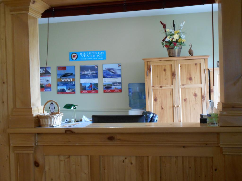 Hotel Sous La Croix 152725 Tadoussac Buitenkant foto