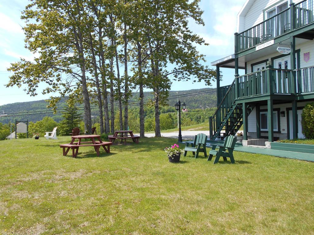 Hotel Sous La Croix 152725 Tadoussac Buitenkant foto