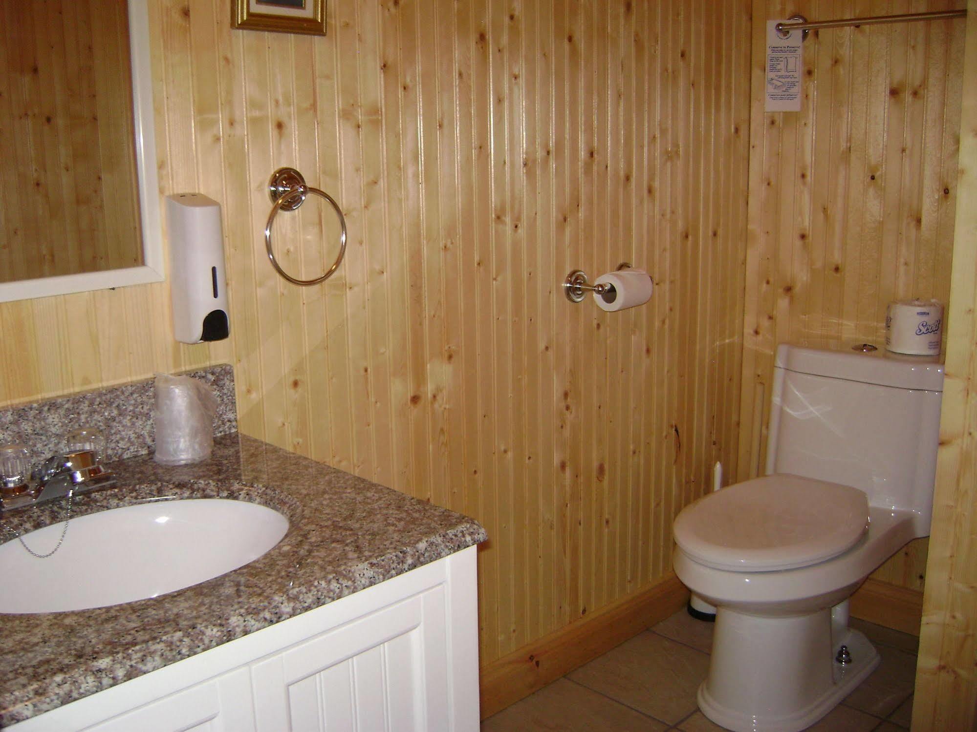 Hotel Sous La Croix 152725 Tadoussac Buitenkant foto