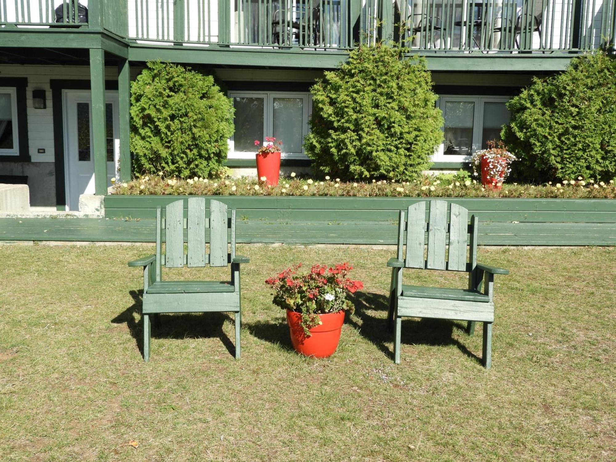 Hotel Sous La Croix 152725 Tadoussac Buitenkant foto